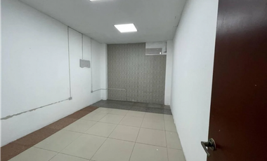 Local en Alquiler 790 m² en Guayaquil, Av Carlos Julio Arosemena