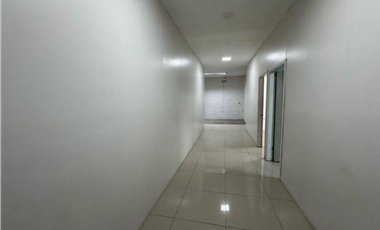 Local en Alquiler 790 m² en Guayaquil, Av Carlos Julio Arosemena