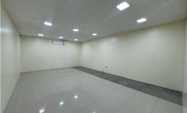 Local en Alquiler 790 m² en Guayaquil, Av Carlos Julio Arosemena