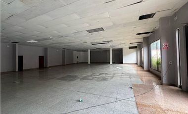 Local en Alquiler 790 m² en Guayaquil, Av Carlos Julio Arosemena