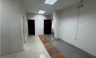 Local en Alquiler 790 m² en Guayaquil, Av Carlos Julio Arosemena