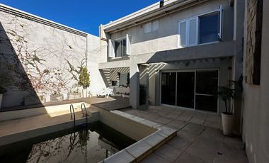 EN VENTA CASA PREMIUM - ZONA SANTA TERESITA