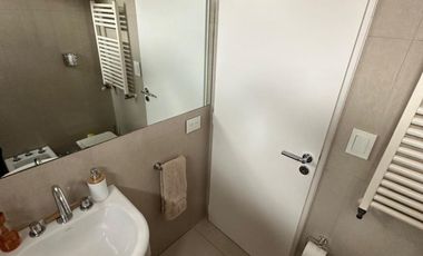 IMPECABLE DEPARTAMENTO DE 3 AMB. AL FRENTE C/COCHERA (Muy Amplia) - PISO ALTO CON PALIER PRIVADO - CARLOS GARDEL AL 100