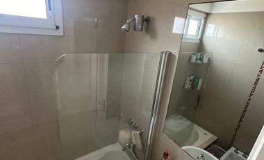 IMPECABLE DEPARTAMENTO DE 3 AMB. AL FRENTE C/COCHERA (Muy Amplia) - PISO ALTO CON PALIER PRIVADO - CARLOS GARDEL AL 100