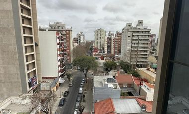IMPECABLE DEPARTAMENTO DE 3 AMB. AL FRENTE C/COCHERA (Muy Amplia) - PISO ALTO CON PALIER PRIVADO - CARLOS GARDEL AL 100