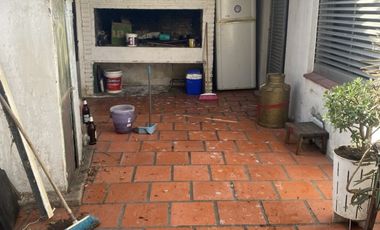 IMPORTANTE PROPIEDAD DOS CASAS CON DOS LOCALES