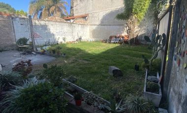 IMPORTANTE PROPIEDAD DOS CASAS CON DOS LOCALES