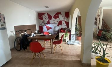 IMPORTANTE PROPIEDAD DOS CASAS CON DOS LOCALES