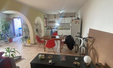 IMPORTANTE PROPIEDAD DOS CASAS CON DOS LOCALES