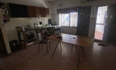 IMPORTANTE PROPIEDAD DOS CASAS CON DOS LOCALES