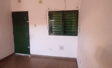 VENDE: Departamento z/ Primero de Mayo,