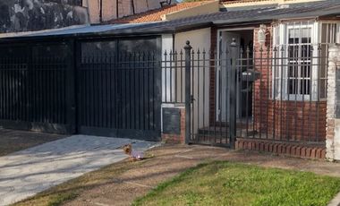 VENDE: Casa  zona Gobernador Crespo y Blas Parera,