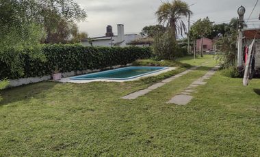 VENTA de CASA c/IMPORTANTE TERRENO - CRISOLOGO LARRALDE, PARANA