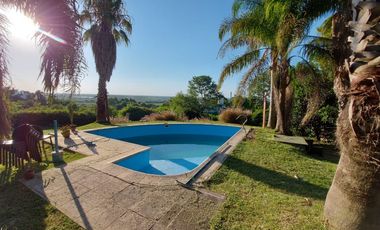 CLUB DE CAMPO LAS COLINAS VENDO CASA CON AMPLIO PARQUIZADO