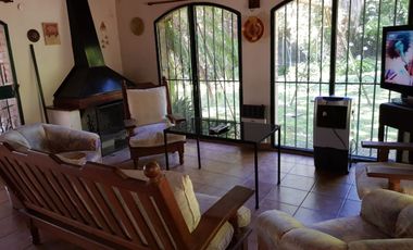 CLUB DE CAMPO LAS COLINAS VENDO CASA CON AMPLIO PARQUIZADO