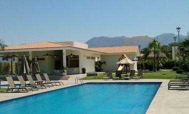 Casa en Venta en Fraccionamiento Entre Rios Fluvial Vallarta con Casa Club y Alberca.
