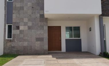 Casa en Venta en Fraccionamiento Entre Rios Fluvial Vallarta con Casa Club y Alberca.