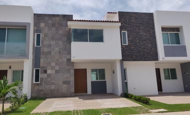 Casa en Venta en Fraccionamiento Entre Rios Fluvial Vallarta con Casa Club y Alberca.