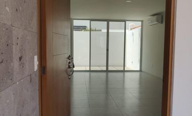Casa en Venta en Fraccionamiento Entre Rios Fluvial Vallarta con Casa Club y Alberca.