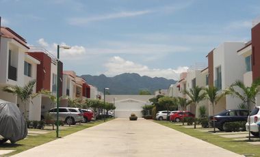 Casa en Venta en Fraccionamiento Entre Rios Fluvial Vallarta con Casa Club y Alberca.