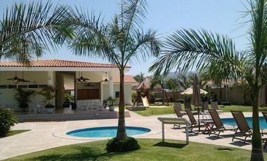 Casa en Venta en Fraccionamiento Entre Rios Fluvial Vallarta con Casa Club y Alberca.