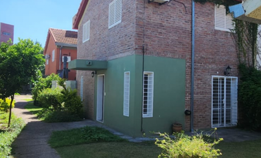VENDO DUPLEX  DE 3 DORMITORIOS EN BARRIO PRIVADO.