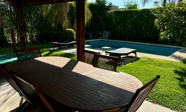 Hermosa Casa en Venta de 4 amb en barrio cerrado Las Tres Horquetas