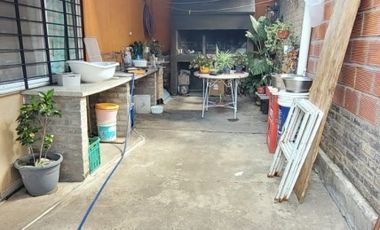 VENTA de CASA y LOCAL - GDOR. E. MIHURA, PARANA