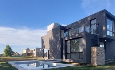 Casa a estrenar de 4 ambientes con piscina en BÂ° La Madalena Canning