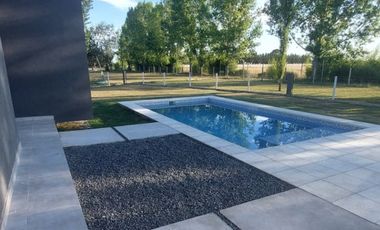Casa a estrenar de 4 ambientes con piscina en BÂ° La Madalena Canning