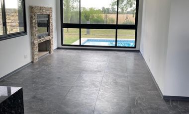 Casa a estrenar de 4 ambientes con piscina en BÂ° La Madalena Canning