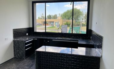 Casa a estrenar de 4 ambientes con piscina en BÂ° La Madalena Canning