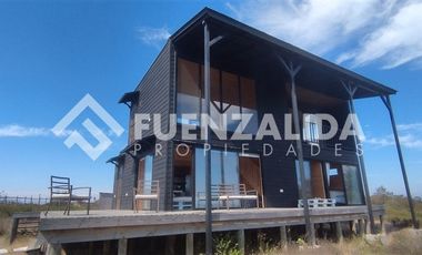 Casa en Venta en Condominio Rocas del Mar parcela 86