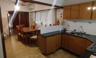 Casa con Departamento en venta en Quilmes Oeste