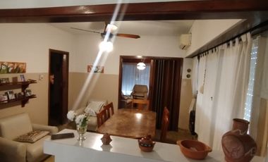 Casa con Departamento en venta en Quilmes Oeste
