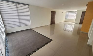 VENTA DE CASA EN  METEPEC  4 RECAMARAS 3 BAÑOS