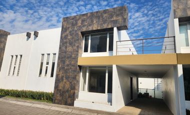 VENTA DE CASA EN  METEPEC  4 RECAMARAS 3 BAÑOS