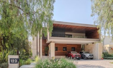 Venta de Residencia en Country Club Corregidora