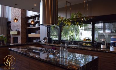 Venta de Residencia en Country Club Corregidora