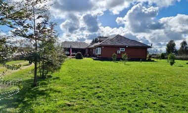 CASA DE 2 PISOS EN FRUTILLAR ALTO, VILLA ALEGRE