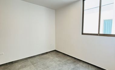 Casa en venta con roof garden y recámara en PB– Fracc. Santa María