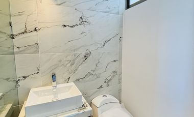 Casa en venta con roof garden y recámara en PB– Fracc. Santa María