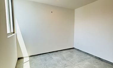 Casa en venta con roof garden y recámara en PB– Fracc. Santa María