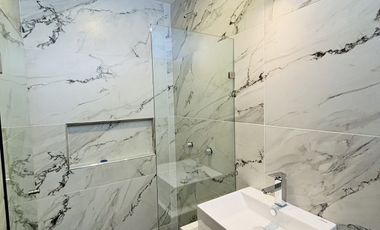 Casa en venta con roof garden y recámara en PB– Fracc. Santa María