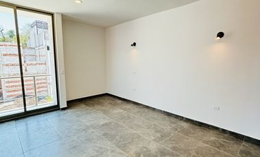 Casa en venta con roof garden y recámara en PB– Fracc. Santa María