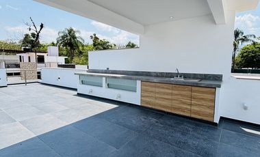 Casa en venta con roof garden y recámara en PB– Fracc. Santa María