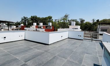 Casa en venta con roof garden y recámara en PB– Fracc. Santa María