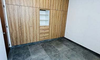 Casa en venta con roof garden y recámara en PB– Fracc. Santa María