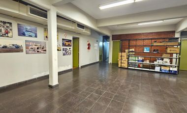 Galpon  con salon comercial y oficinas en Zona sur Rosario