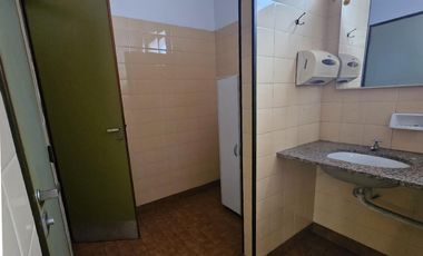 Galpon  con salon comercial y oficinas en Zona sur Rosario